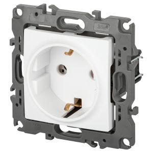 Розетка ЭРА Серия 12 12-2101-01М 2P+E Schuko, 16А-250В, белый матовый Розетка ЭРА Серия 12 12-2101-01М 2P+E Schuko, 16А-250В, белый матовый